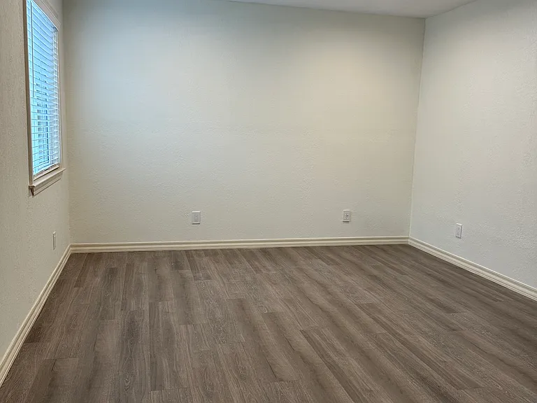 1377 Mersey Ave — Photo 2