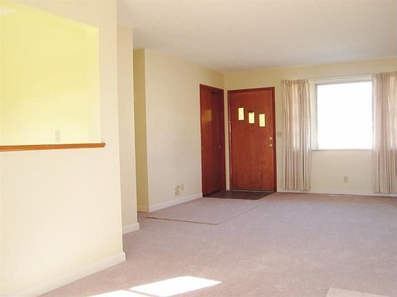 3rd image of 458 Rockford Dr