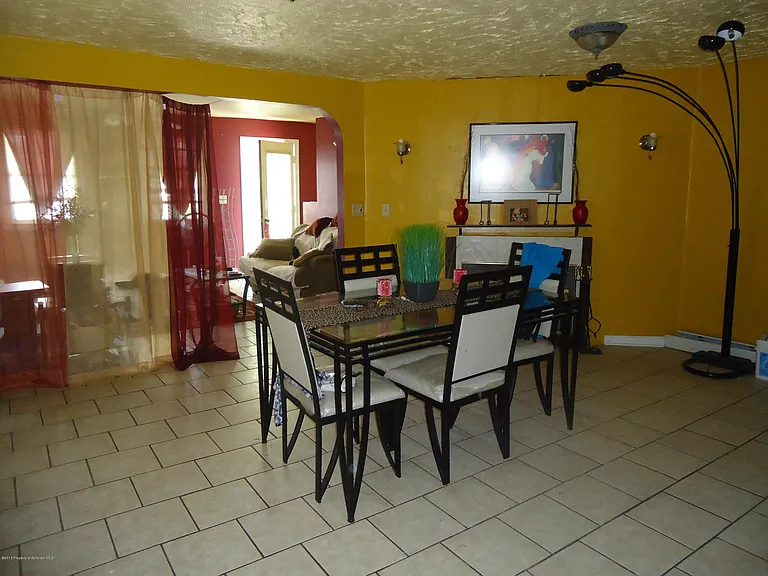 1035 Lincoln St — Photo 4