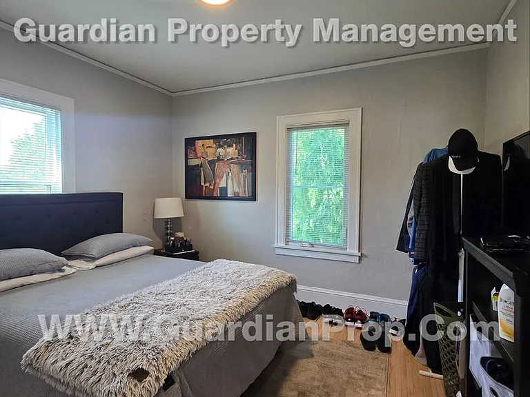 3528 Bloomington Avenue — Photo 9