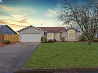 15016 SE Sun Park Dr, Vancouver, WA 98683