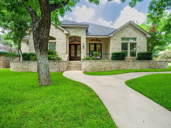 332 San Saba Street, Meadowlakes, TX 78654