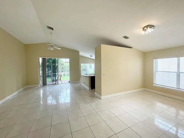 2425 Pigeon Cay — Photo 2