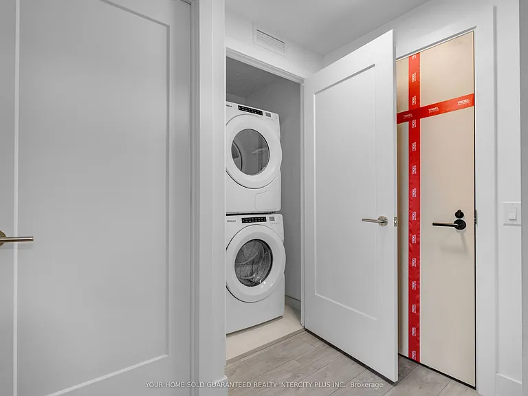 858 Dupont St #717 — Photo 32