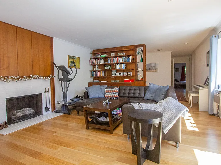 1167 Stanley Way — Photo 8