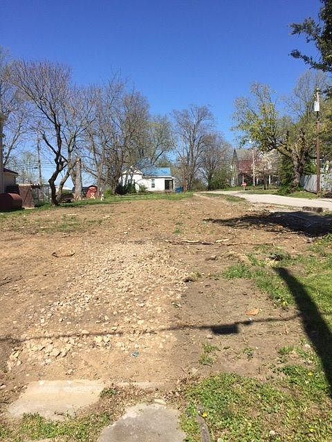 1st image of 805 Main St