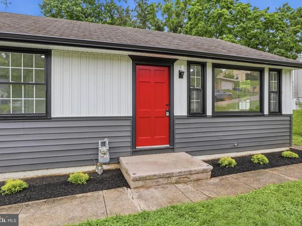 1208 Overbrook Dr, York, PA 17404