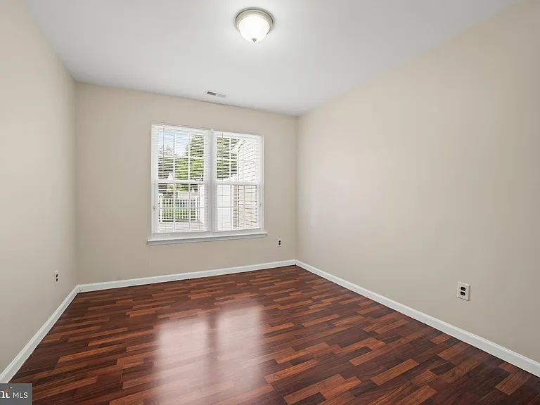 109 Stratton Ln — Photo 8