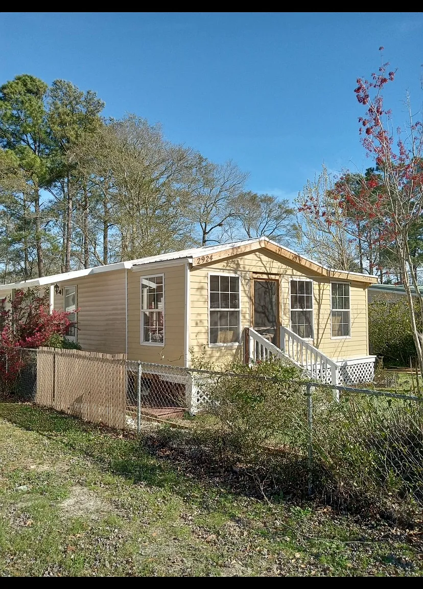 2924 Burnsville St SW — Photo 1