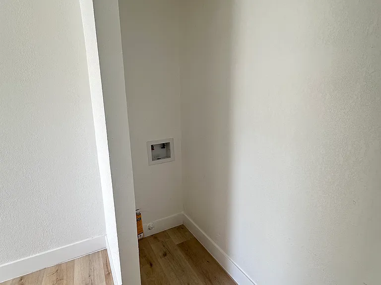 611 N Kaweah St #330 — Photo 5