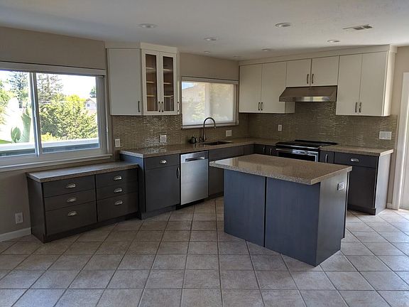 4th image of 134 Lyell St #134
