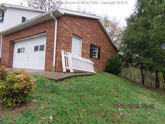 3rd image of 427 Lincoln Cir