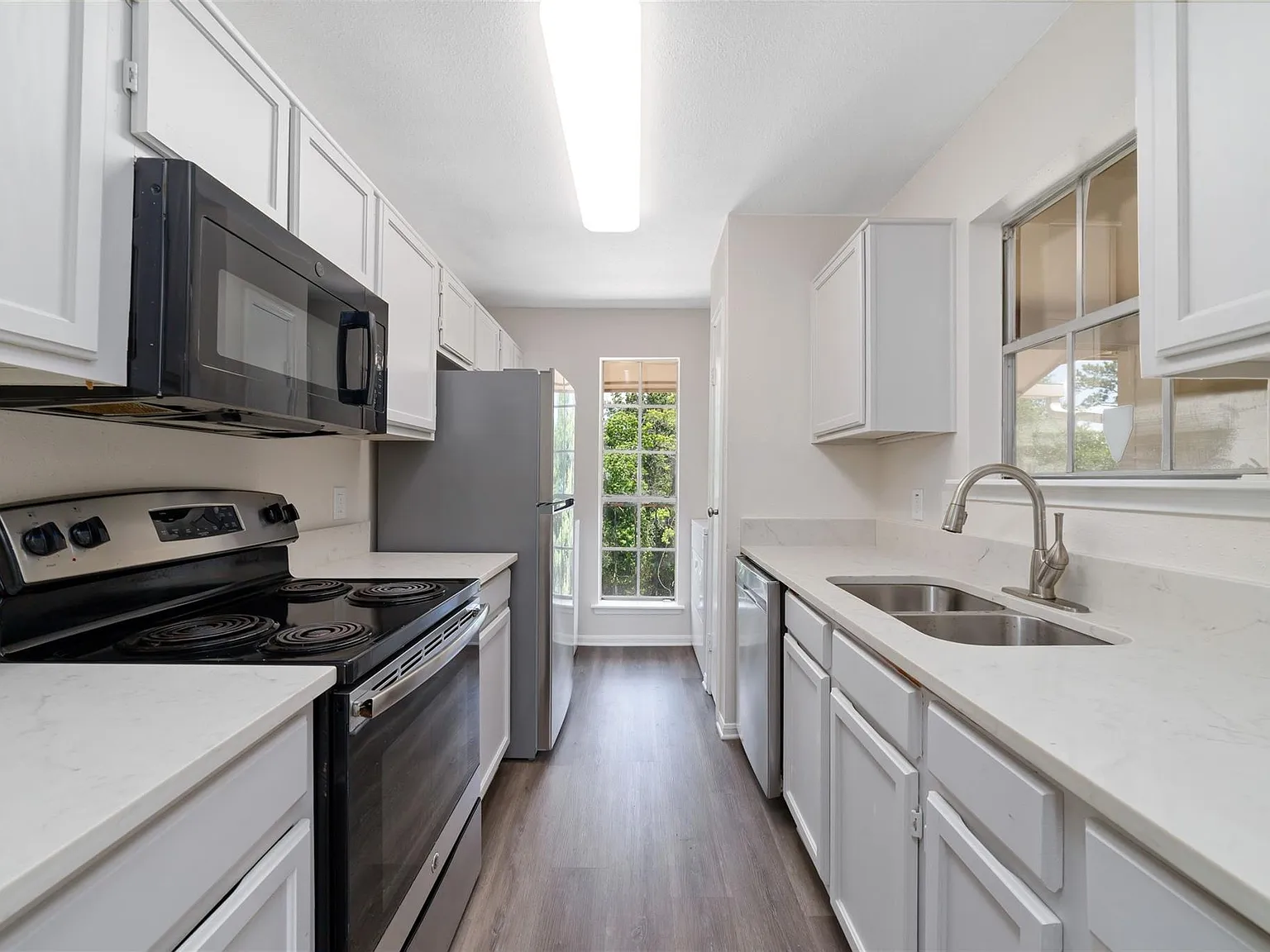 2 bed, 2.0 bath, 1152 sqft, $1,350 — Photo 1