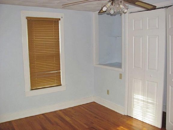 3rd image of 811 Broad St