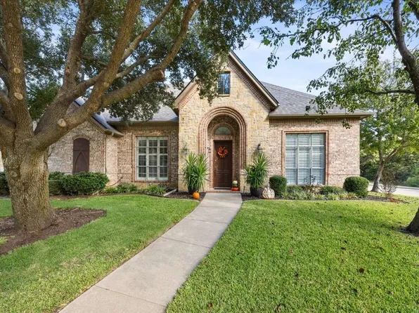 8200 Thornhill Dr, North Richland Hills, TX 76182