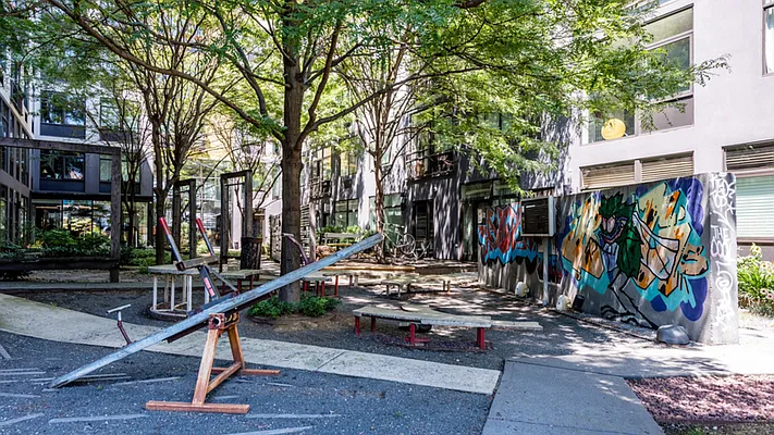 Rented by Nooklyn NYC LLC | media 119