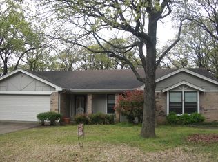 6812 Shadydale Dr, North Richland Hills, TX 76182