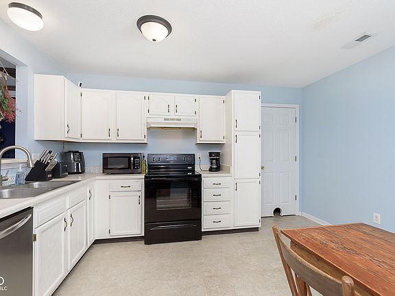 5th image of 17339 Pine Wood Ln