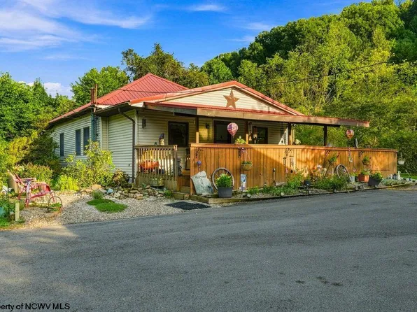 241 Maken Rd, Salem, WV 26426