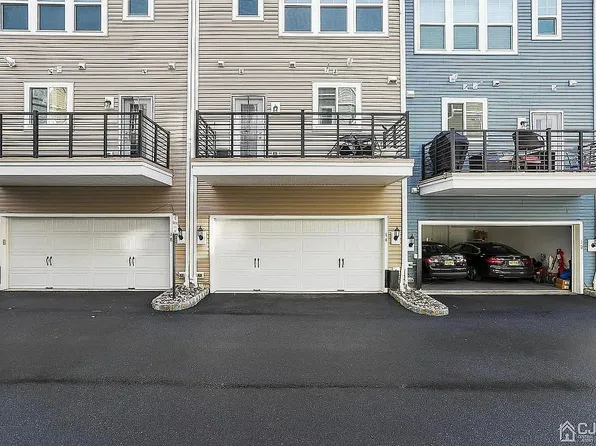 14 Fleet St, North Brunswick, NJ 08902