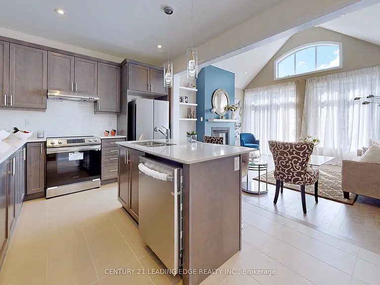 94 Holtby Ct — Photo 12