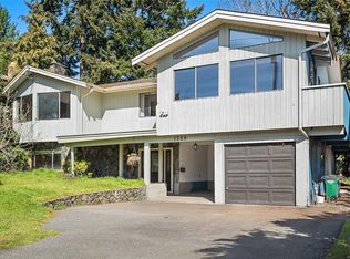 1568 Arbordale Ave, Saanich, BC