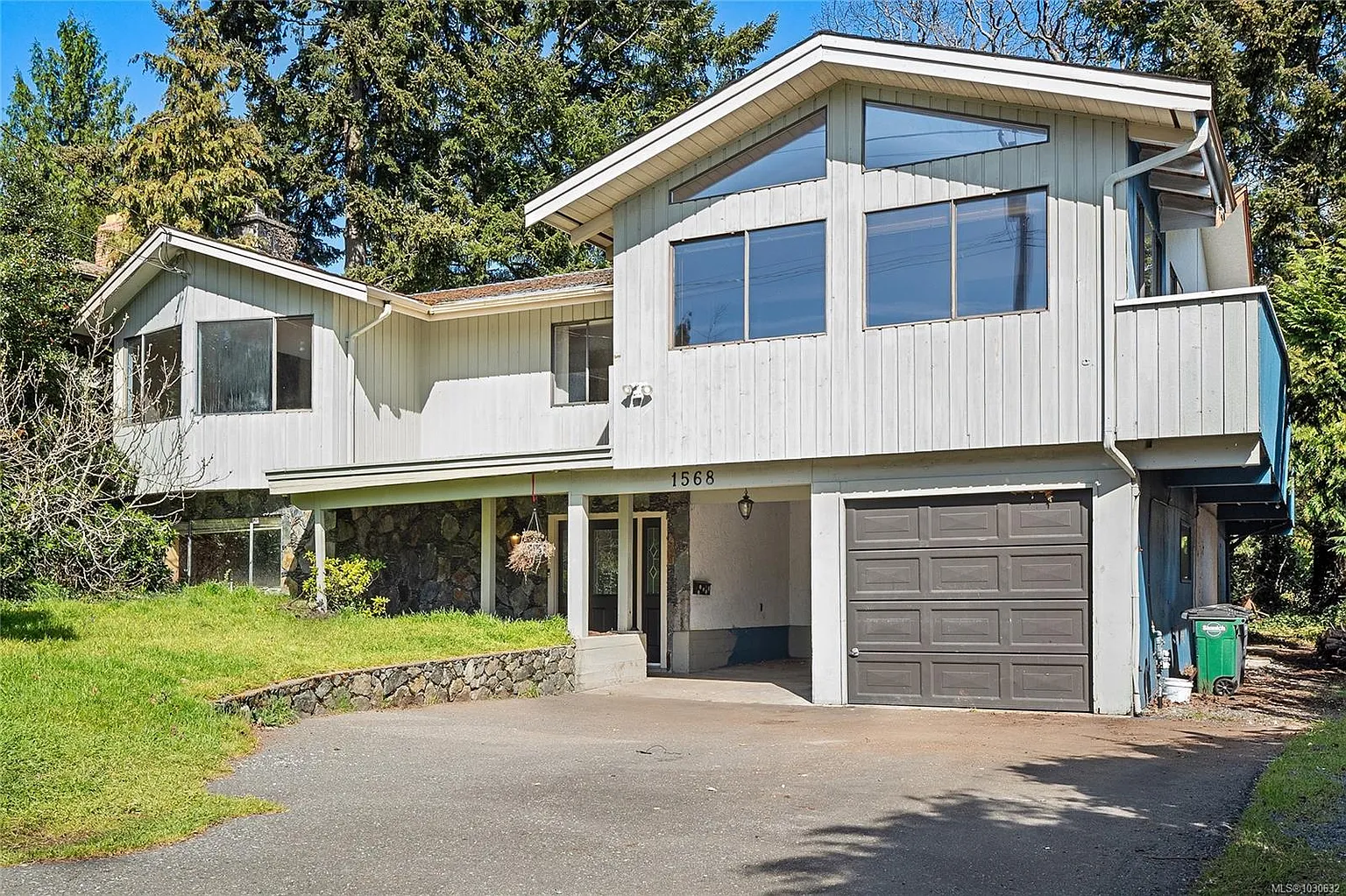1568 Arbordale Ave photo 1