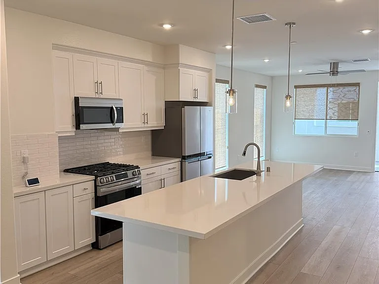 1816 E 1st St #450 — Photo 17