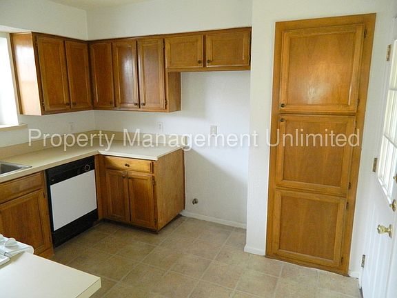 3rd image of 309 Shady Valley Dr