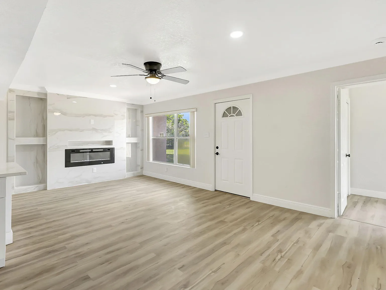 3 bed, 2.0 bath, 1580 sqft, $2,500 — Photo 3