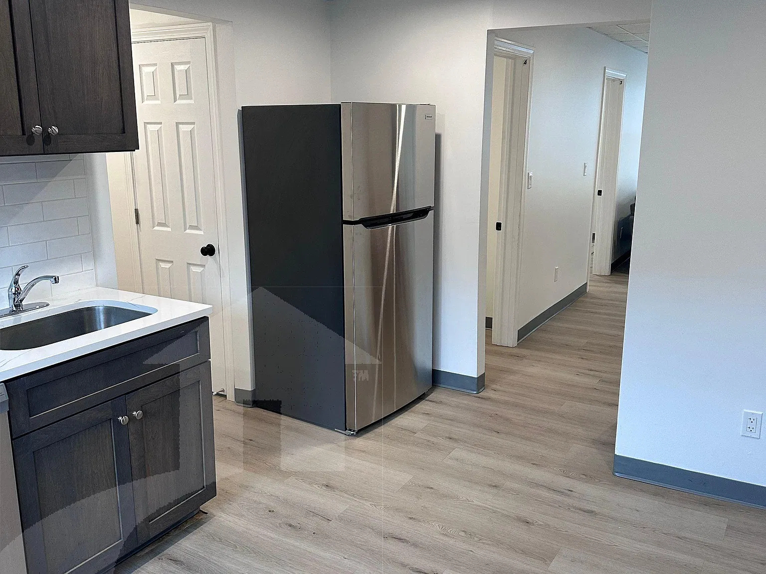4 bed, $6,000 — Photo 3