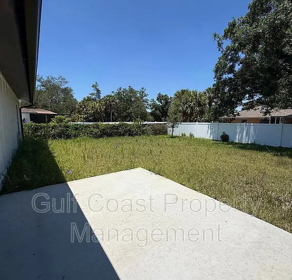 3294 W Price Blvd — Photo 33