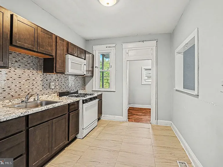 409 N Edgewood St — Photo 14