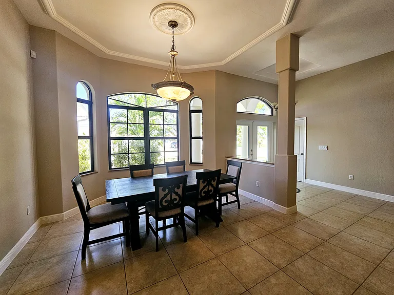 244 SE 20th Ct — Photo 4