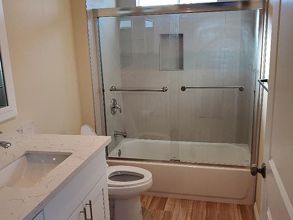 4th image of 22537 Bassett St