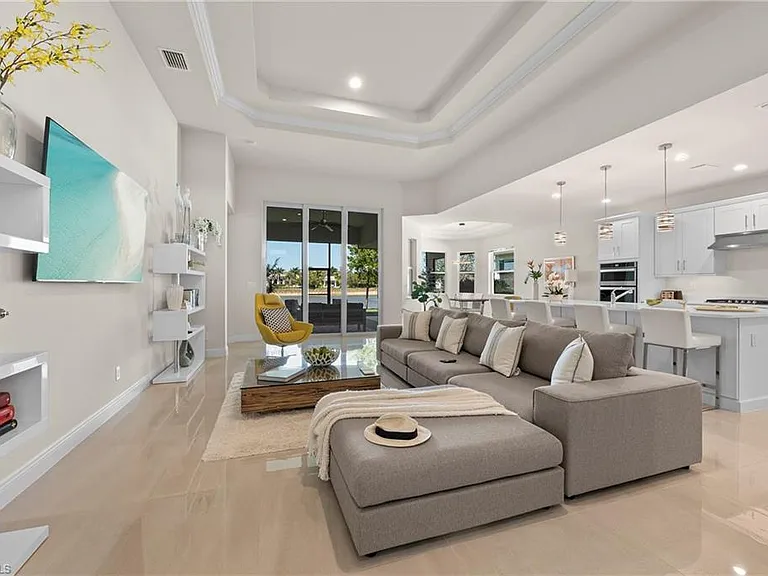 8897 Redonda Dr — Photo 6