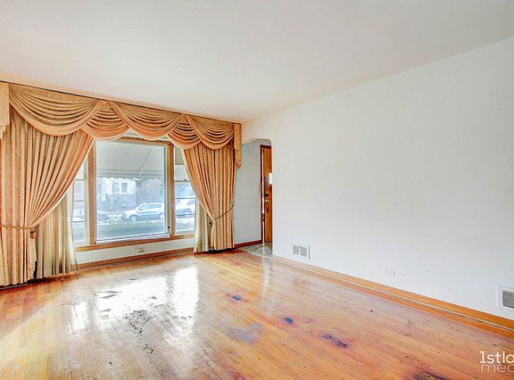 5th image of 6944 W Wellington Ave
