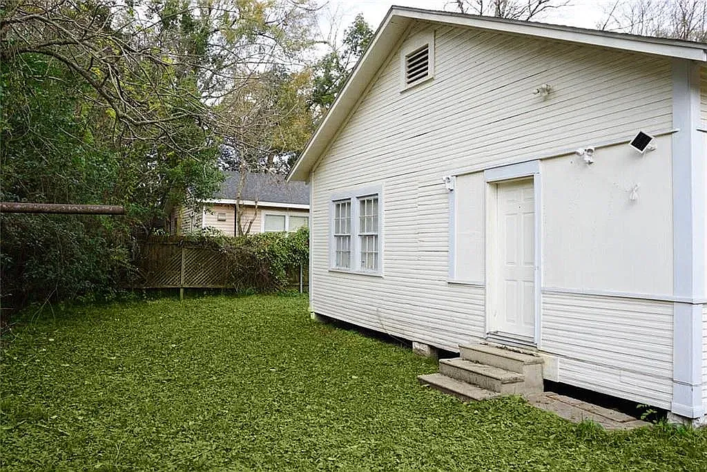 2 bed, 900 sqft, $1,350 — Photo 1