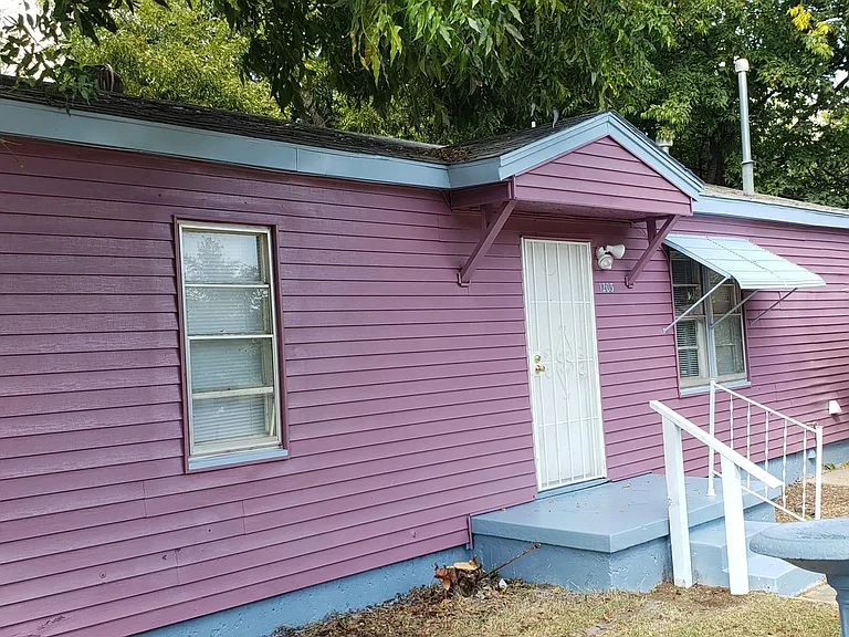 1203 SW 24th Pl — Photo 3