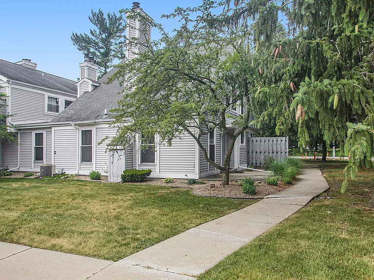 3490 Scots Pine Way — Photo 3