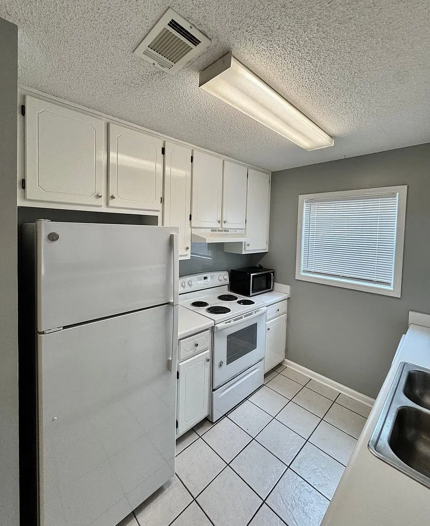 Coming Soon - 142 Commons Drive — Photo 3