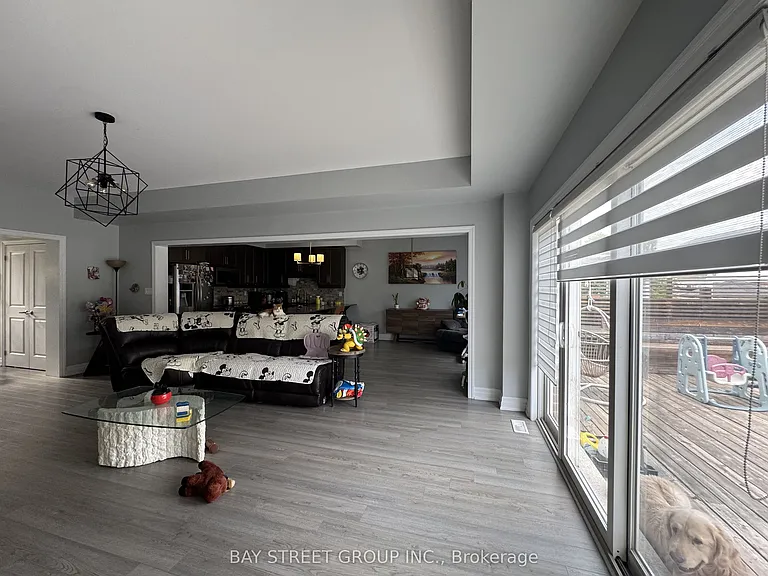 51 Dominion Cres — Photo 6