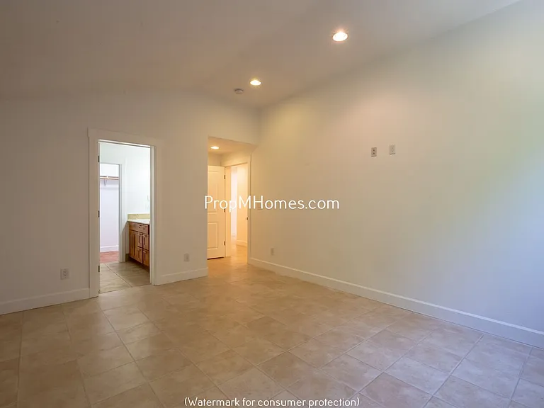 14995 SW 141st Ave — Photo 16