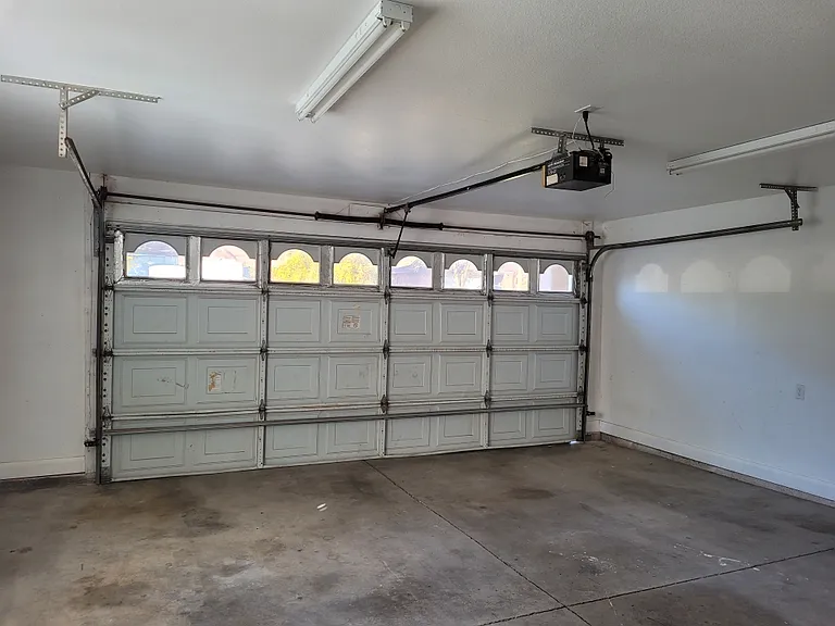 154 E 200 S — Photo 16