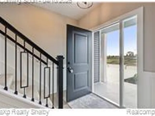 52600 Wellington Valley Dr, Macomb, MI 48042