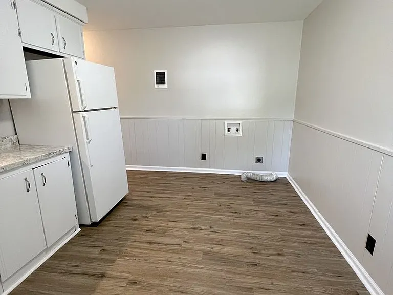 705 Power St — Photo 8