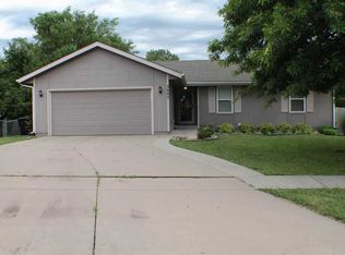 2605 SW Bingham Ct, Topeka, KS 66614