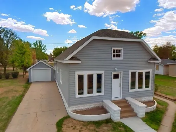 509 E 8th St, Cozad, NE 69130
