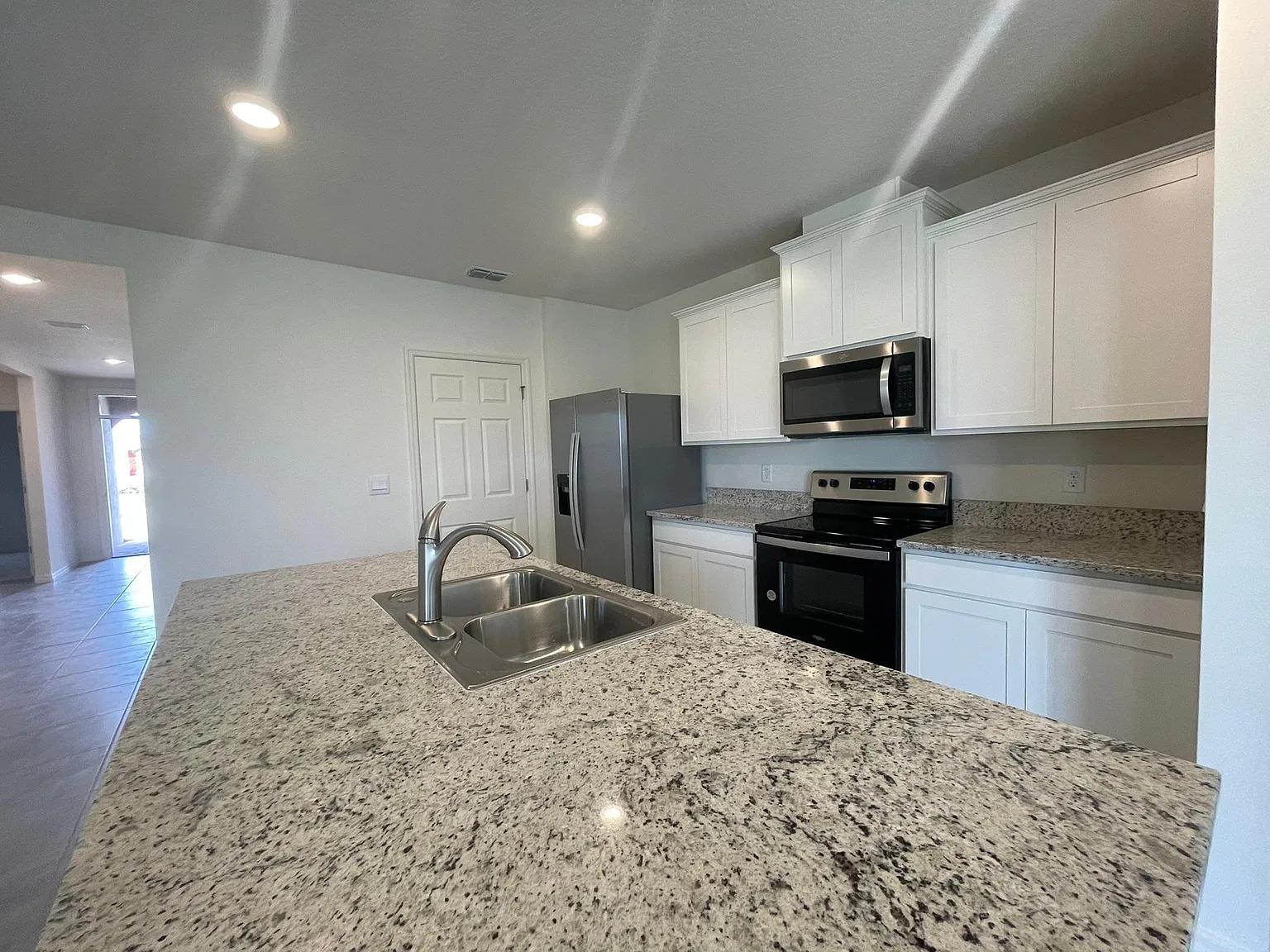 3 bed, 1756 sqft, $2,450 — Photo 2
