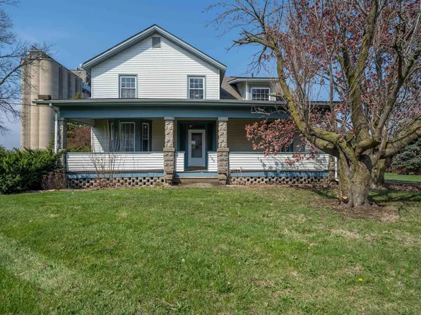 100 N Division St, Stanford, IL 61774
